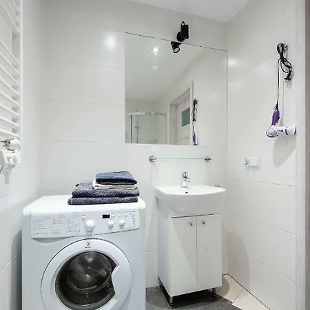 Port-lodz By Pinpoint Lägenhet